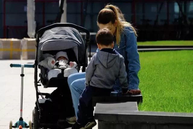 В Минтруда напомнили о пересчете НДФЛ для родителей с двумя детьми