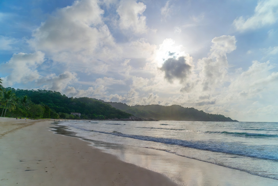 На Пхукете произошло массовое отравление российских туристов