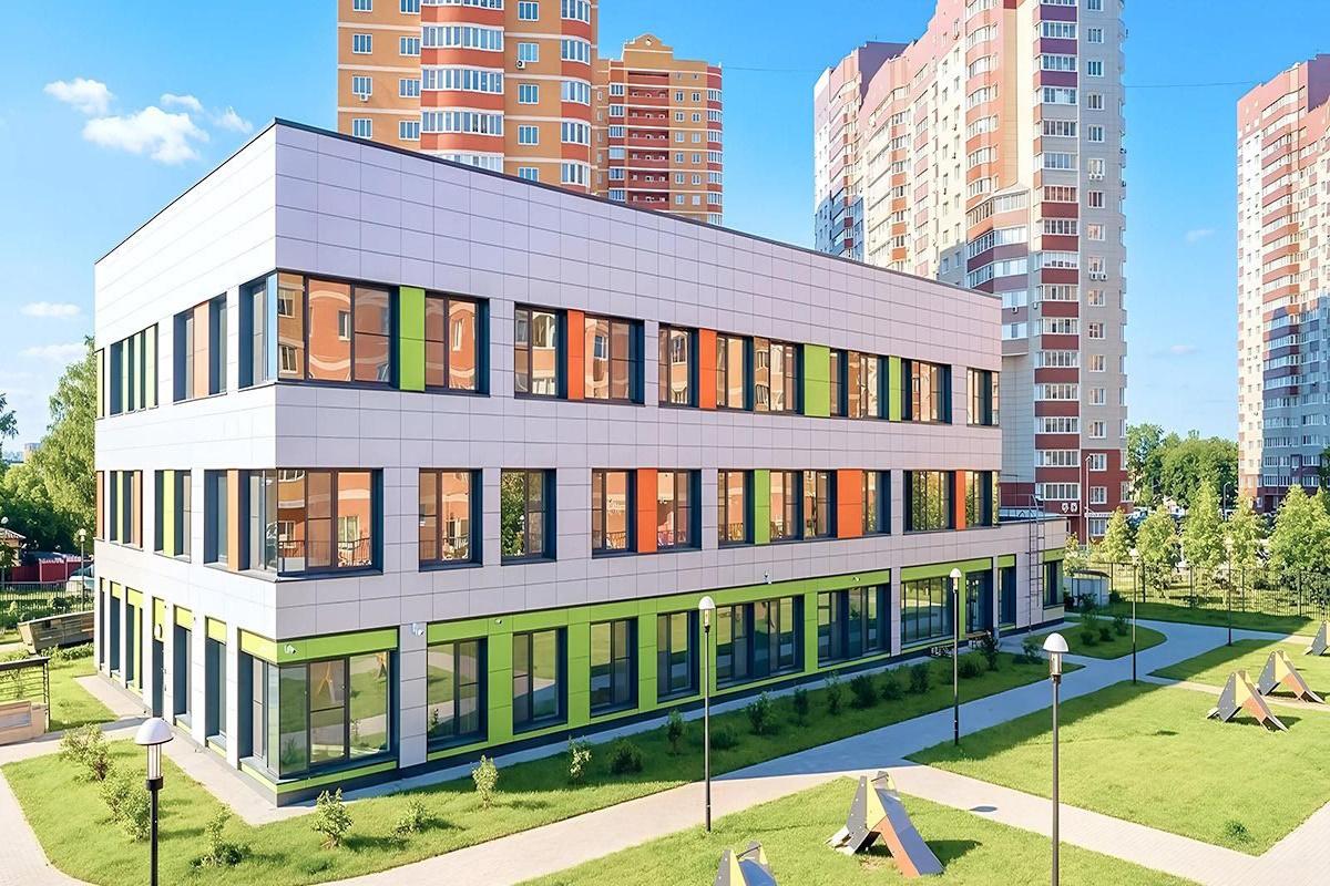 В Новомосковском округе Москвы за пять лет построили и отремонтировали 18 образовательных объектов