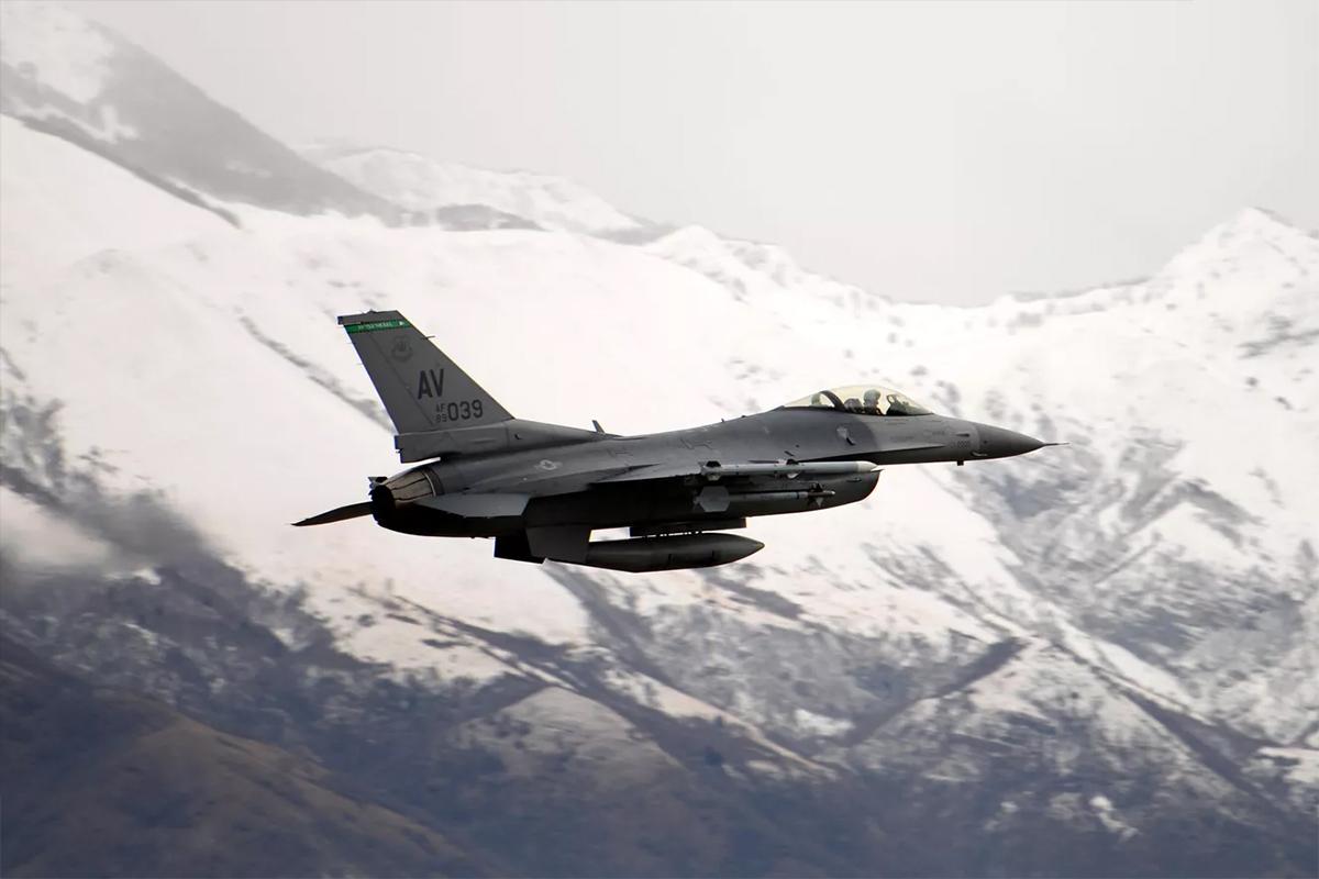 Истребители F-16 ВСУ лишили главных возможностей для воздушного боя