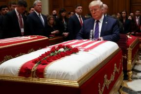 Гробы для Трампа: война с Ираном убивает рейтинг и кошелек американцев, а Белый дом лихорадит от внутренних разборок