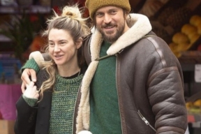 The affair is over: why the stars of «Divergent» and «Emily in Paris» are hiding their breakup