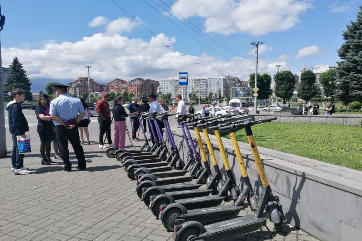 Любителям погонять на электросамокатах закрыли доступ в центр Владикавказа