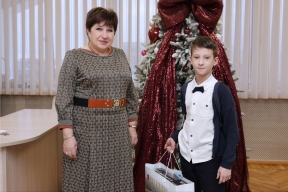 Спикер Заксобрания Владимирской области Ольга Хохлова исполнила новогодние желания двух ребят в рамках «Ёлки желаний»