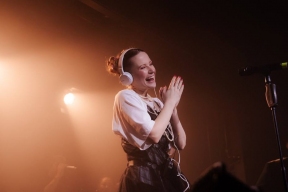 Сбежала со сцены, но гонорар оставила: Монеточке* пришлось оправдываться за провал в Риге