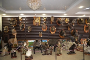 Туристы Оренбуржья раскупают сувениры, изготовленные рукам сидельцев «Черного дельфина»