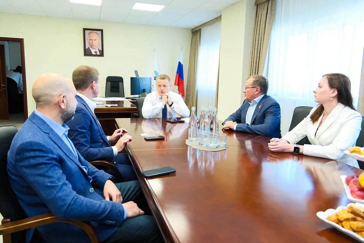 Геннадий Панин и Руслан Заголовацкий провели рабочую встречу с новым руководителем ДМЗ
