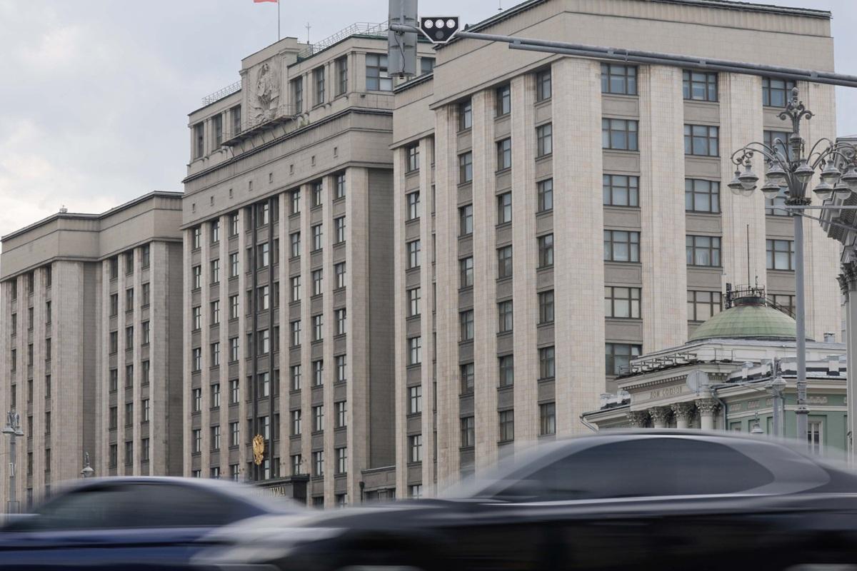 Три кило для 14-летних: В Госдуме рассказали о нормах переноски тяжестей на работе для подростков