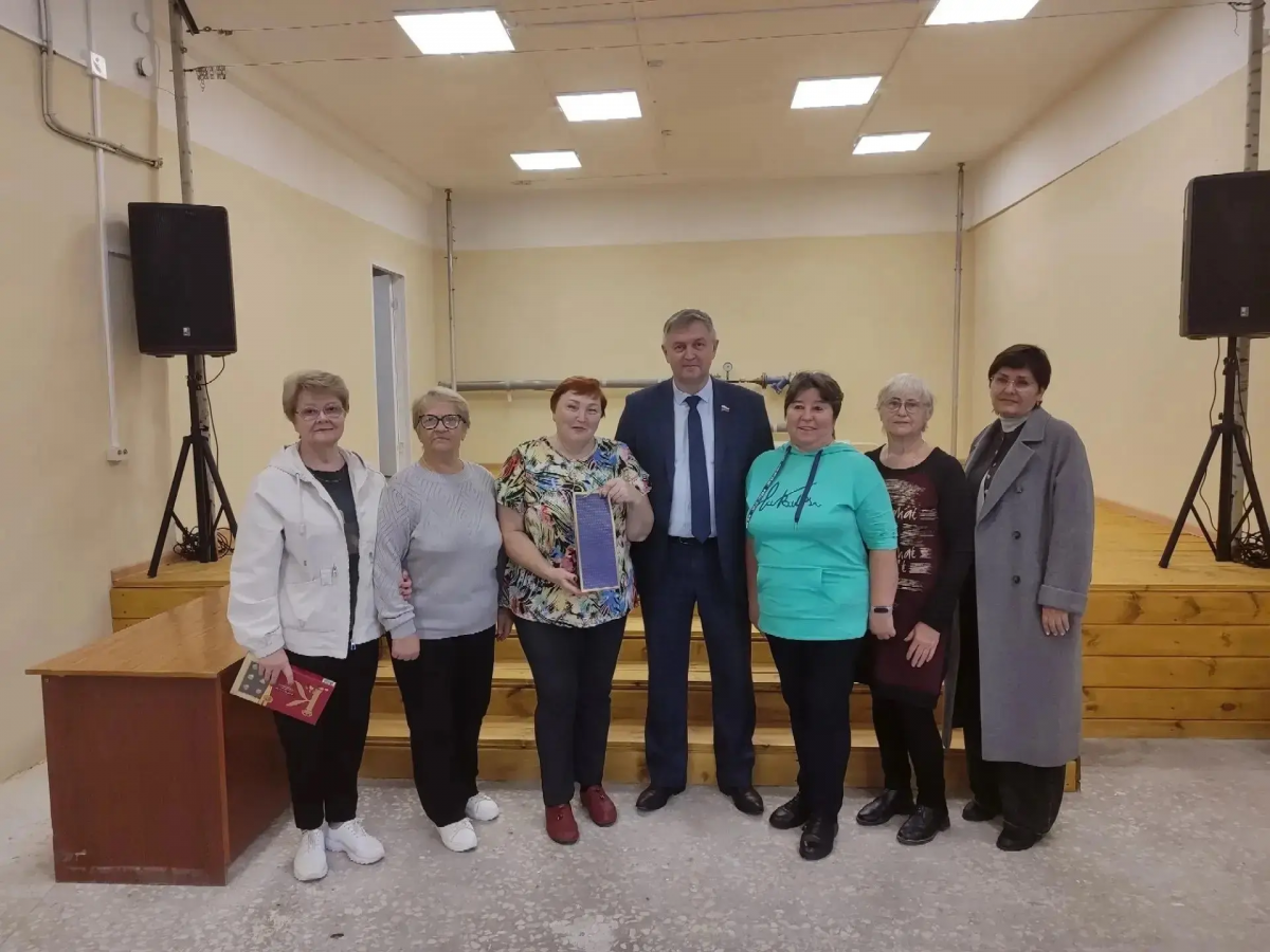 Спикер Заксобрания Кировской области Роман Береснев выполнил еще два наказа от жителей: В Оричевском районе отремонтировали дамбу и обновили сельский Дом культуры