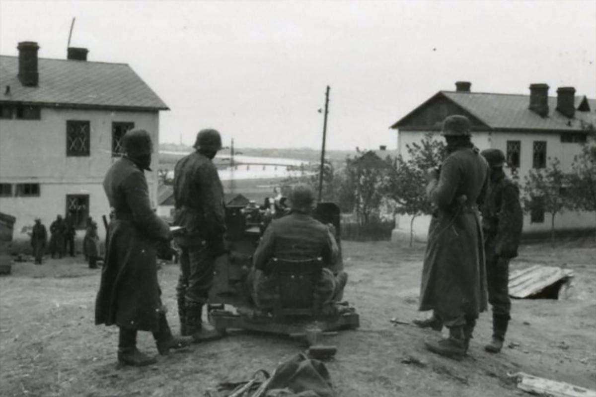 Нацисты замуровали в стены более 20 человек в Мариуполе в 1941 году