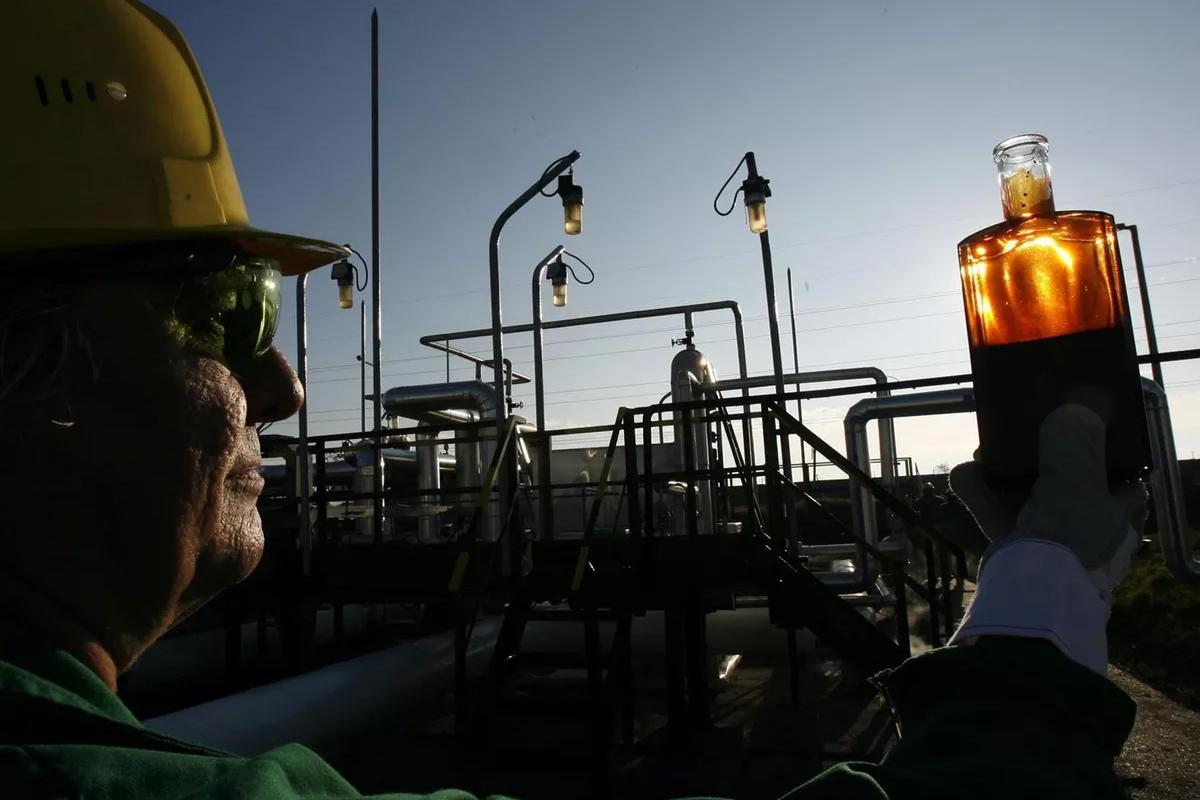 Удар по Росатому? Венгрия купит у США ядерное топливо и нефть на полмиллиарда долларов