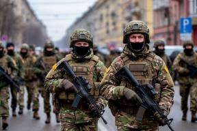 Газ на детской площадке и 14-летний в автобусе: почему украинские дети начали бояться своих военных