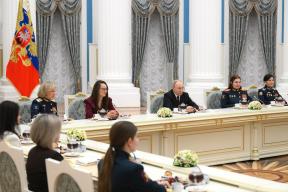 Путин и женщина-комбат сошлись во мнении, что Telegram в зоне СВО пора менять на «свое»