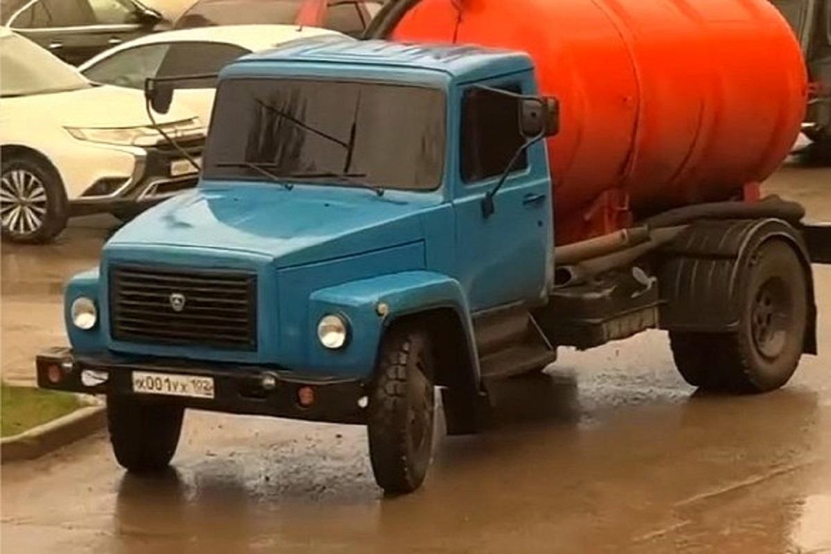 Нечистоты с шиком: в Уфе нашли ассенизатор с номерами «001»