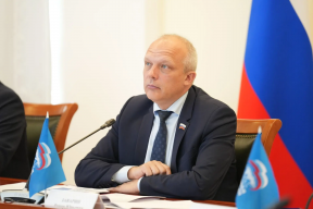 «Объекты образования, дороги и общественные пространства – на особом контроле»: Спикер Заксобрания Роман Заварин принял участие в совещании по реализации Народной программы