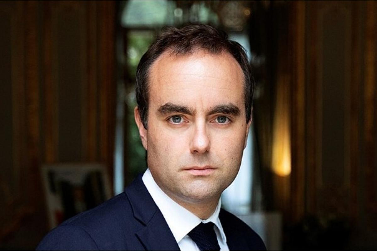 Вотум недоверия заставил Себастьена Лекорню пересмотреть планы по ротации министров