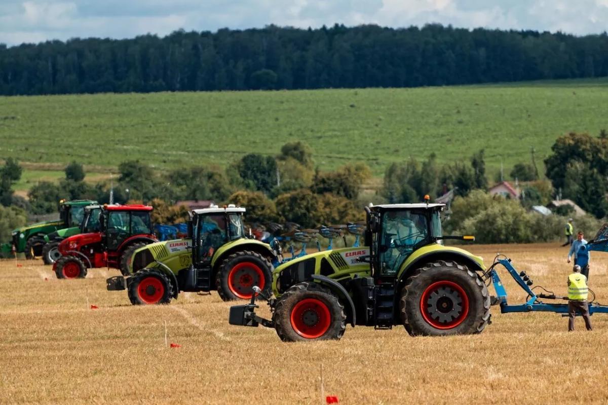 Тягач против трактора: механизаторы Подмосковья сразятся за звание «Пахаря-2026» с призом в миллион рублей