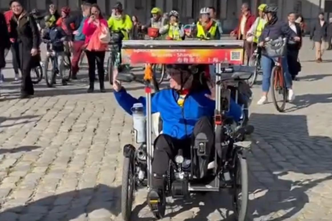 Бельгийский велосипедист Бруир отправился в Шанхай через Москву, где встретит 9 мая