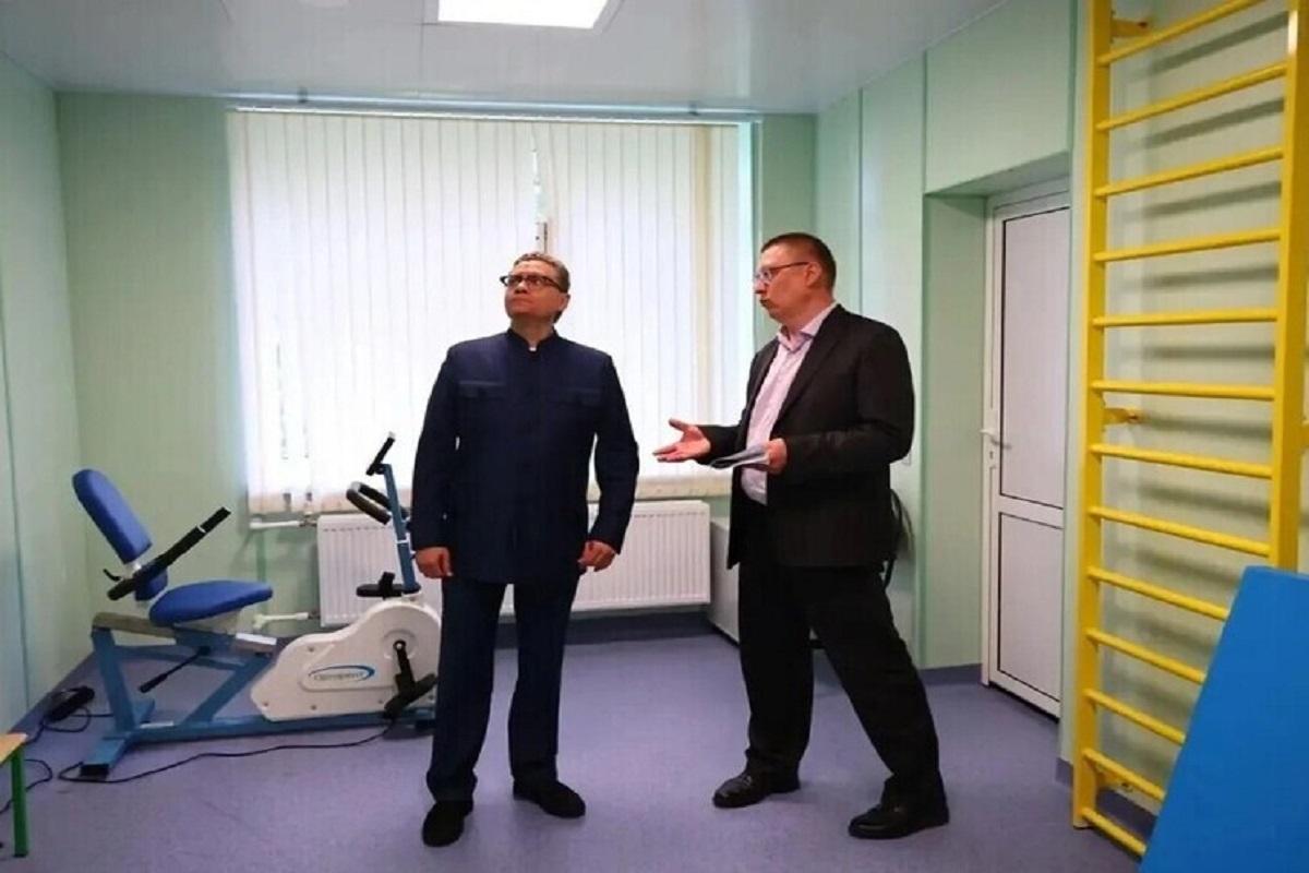 Губернатор Вологодской области Георгий Филимонов посетил новое отделение реабилитации, открывшееся на базе городской больницы Череповца