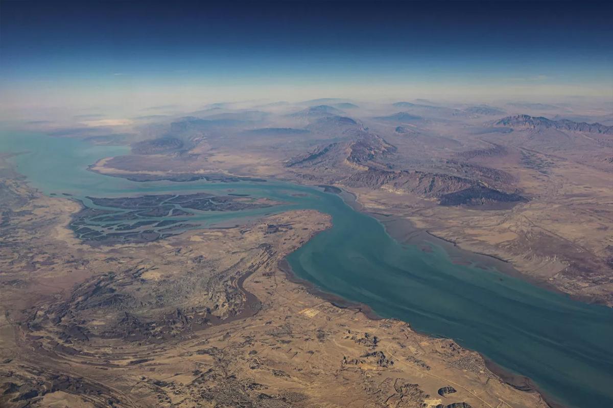 Иран установил мины в главном нефтяном коридоре планеты, США готовят удар