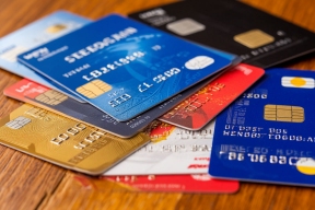 Экономист Абрамова высказалась о целесообразности использования кредитных карт во время распродаж