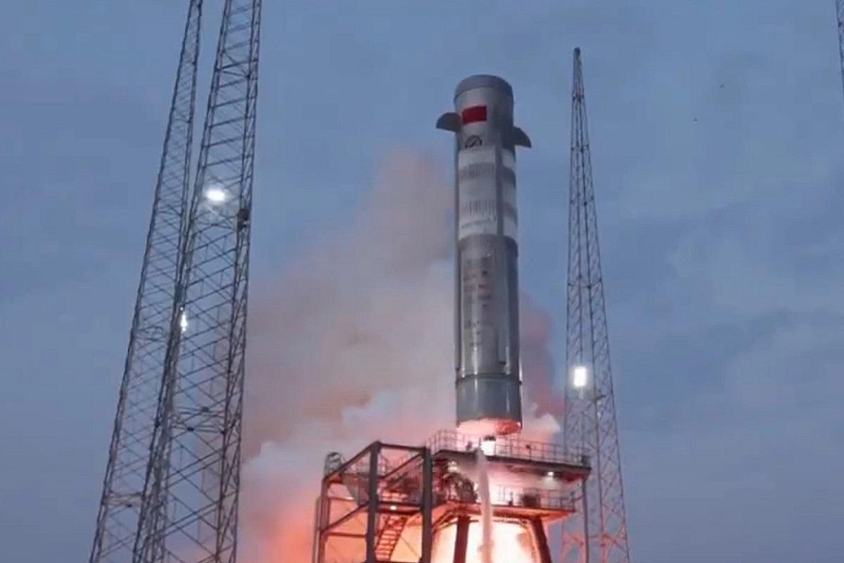 В Китае впервые доставили посылки с помощью ракеты