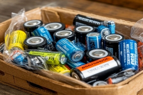 Новые правила утилизации: штрафы за неправильный выброс батареек