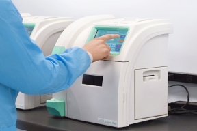 Лабораторию Ивановской областной детской больницы оснастили новым анализатором электролитов