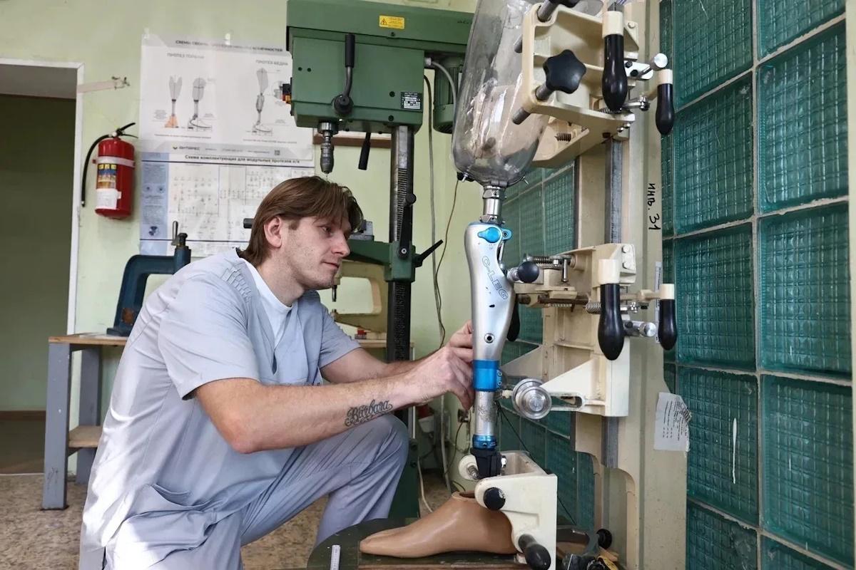 Пострадавших на СВО жителей Астраханской области обеспечивают современными протезами бесплатно