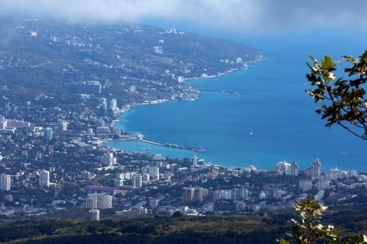 Глава Крыма призвал туристов выбирать сухопутные маршруты