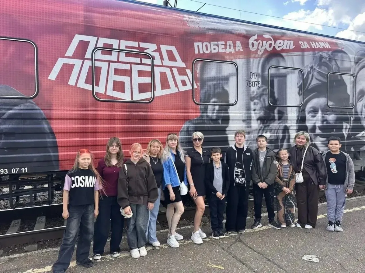 В Оренбурге для участников СВО и их семей состоялась экскурсия по иммерсивному музею военной истории «Поезд Победы»