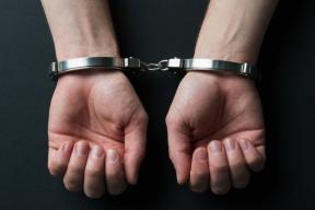 Мужчина предстанет перед судом за растление дочери сожительницы и ее подруги