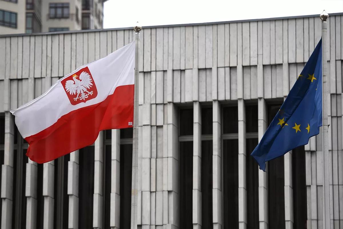 «Свои же предают»: Генерал польской разведки в панике от «армии предателей» внутри страны