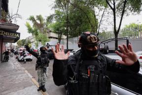 Тайный конвой в обмен на террористический список: Мексика за год сдала США почти сотню наркобаронов