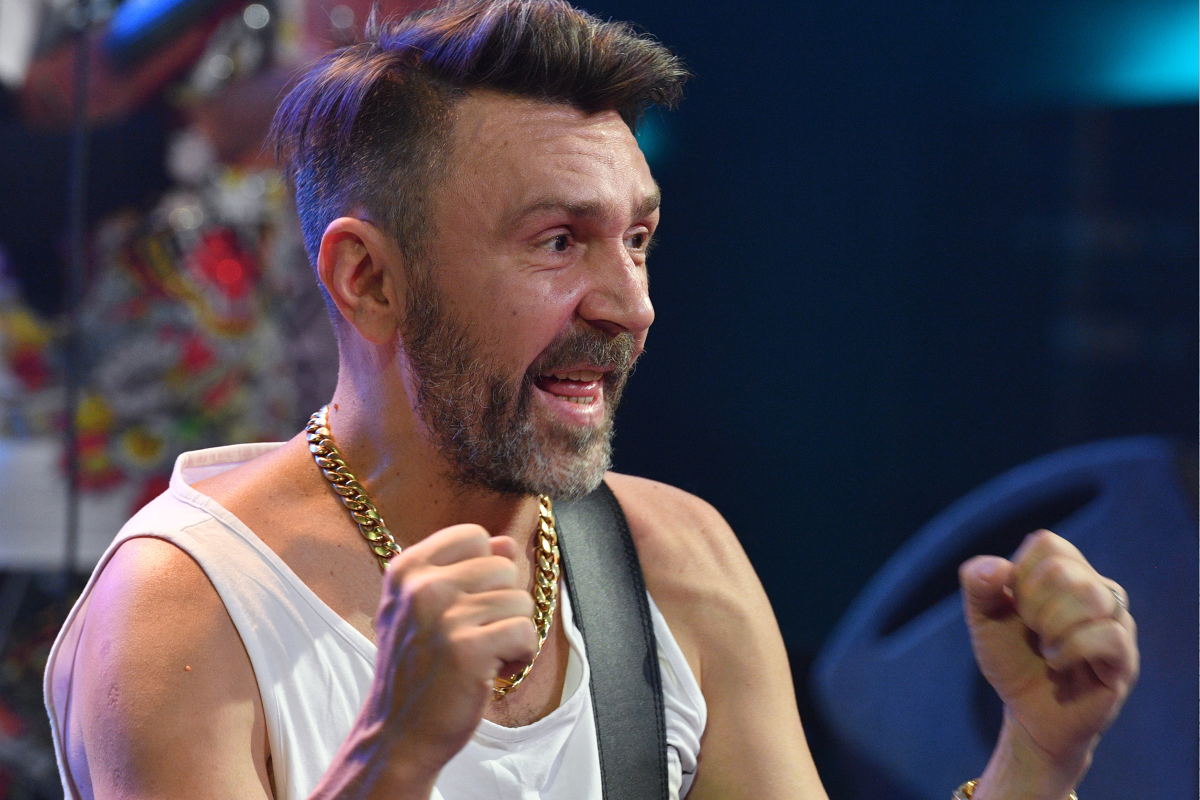 Шнуров готов платить штрафы, чтобы пользоваться всеми возможностями русского языка