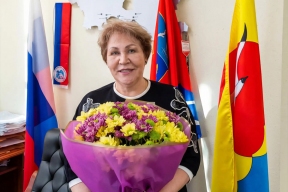 Губернатор Магаданской области Сергей Носов поздравил с юбилеем главу Ольского округа Ирину Ерисову, поблагодарив за многолетний труд на благо людей