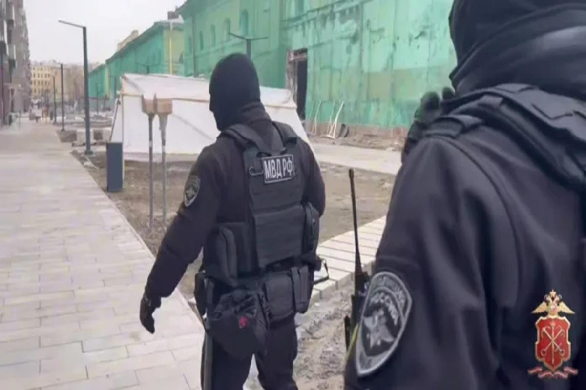 Более 300 мигрантов проверили в Петербурге: есть задержания