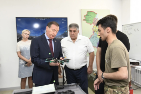 «Важно, чтобы будущие контрактники могли обучаться бесплатно»: Спикер Народного Собрания Заур Аскендеров ознакомился с работой учебно-тактического центра «Технолет»
