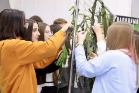 Мэр Читы Инна Щеглова отметила вклад волонтеров в изготовление сетей для защиты техники и бойцов СВО в День Героев Отечества