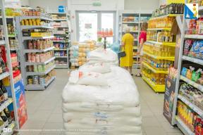 В Севастополе крупные магазины перешли на усиленный режим работы — запасов продуктов хватит на месяц
