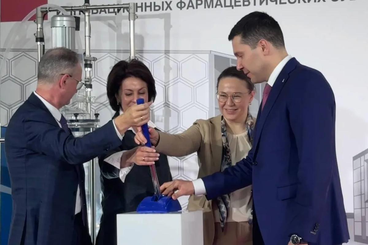 В Подмосковье запустили завод «АФС-технологии»: от ВИЧ до постковидных тревог — все лекарства будут своими
