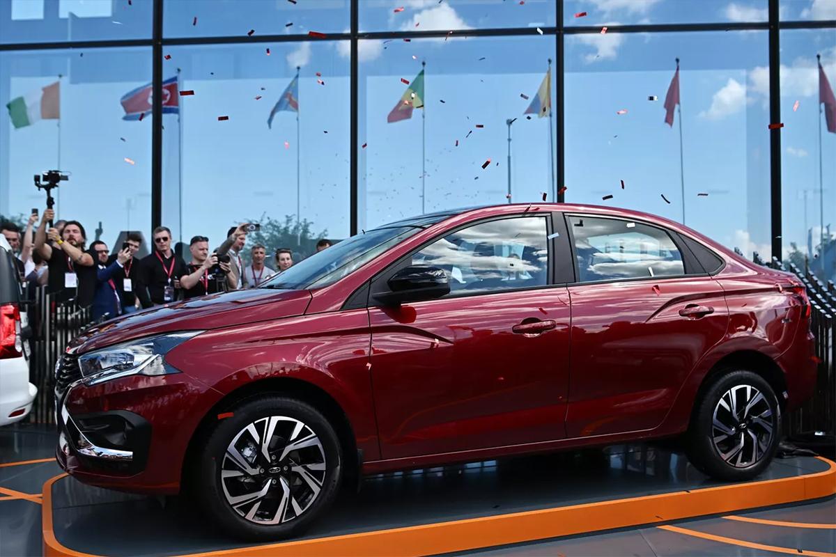 АвтоВАЗ отправил первые демонстрационные Lada Iskra в автосалоны