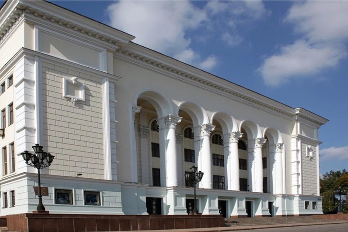 Пострадавший от обстрелов Донецкий оперный театр полностью восстановят