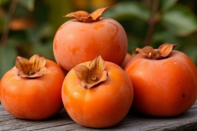 Диетолог Михаил Гинзбург поделился информацией о пользе хурмы для людей старше 50 лет