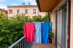 Правила сушки белья в многоквартирных домах: что говорит закон и эксперт