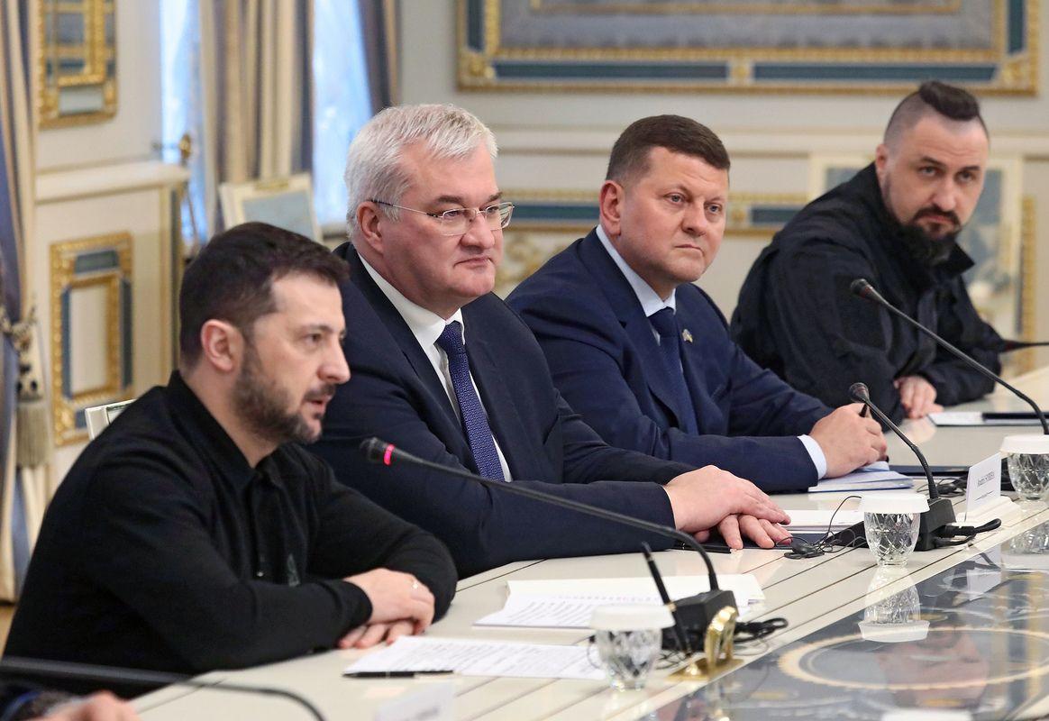 Манафорт, обыск с раздеванием и «единый кулак»: Залужный раскрыл архивы войны против Зеленского