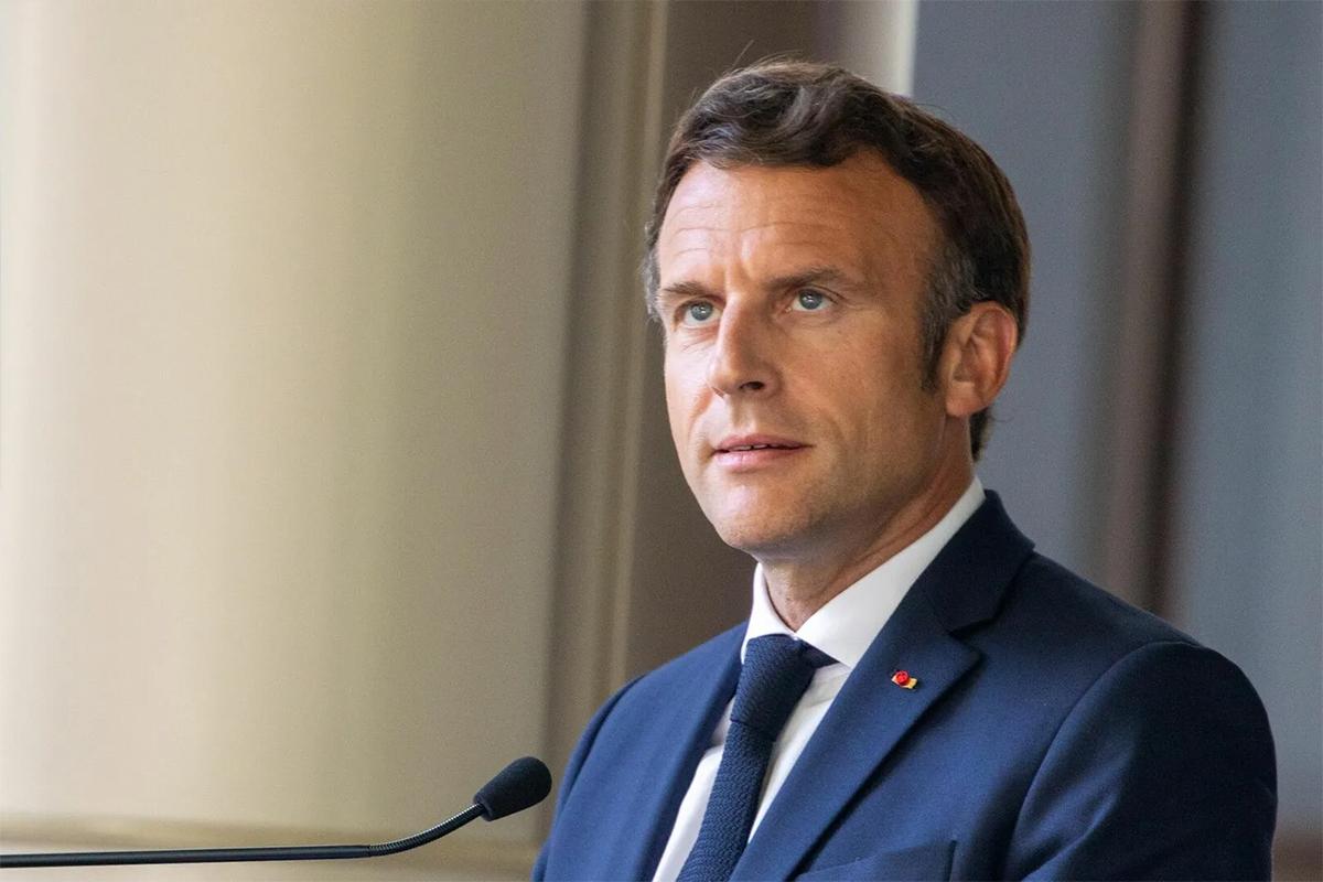Macron congratulated Dan on his victory in Romania's presidential election