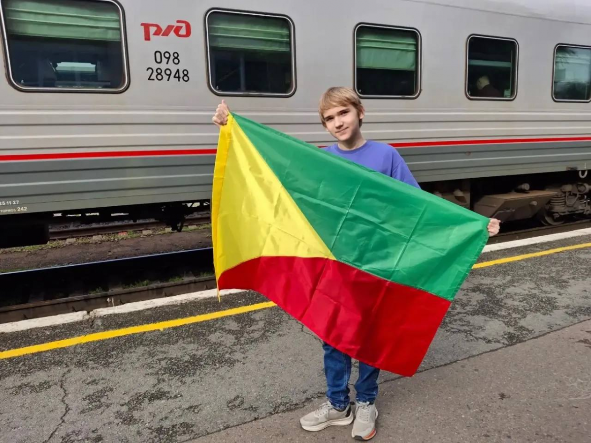 «У нашей молодежи — большое будущее»: Губернатор Александр Осипов поздравил школьника из Читы Владислава Маркова с победой во Всероссийском конкурсе «Большая перемена»