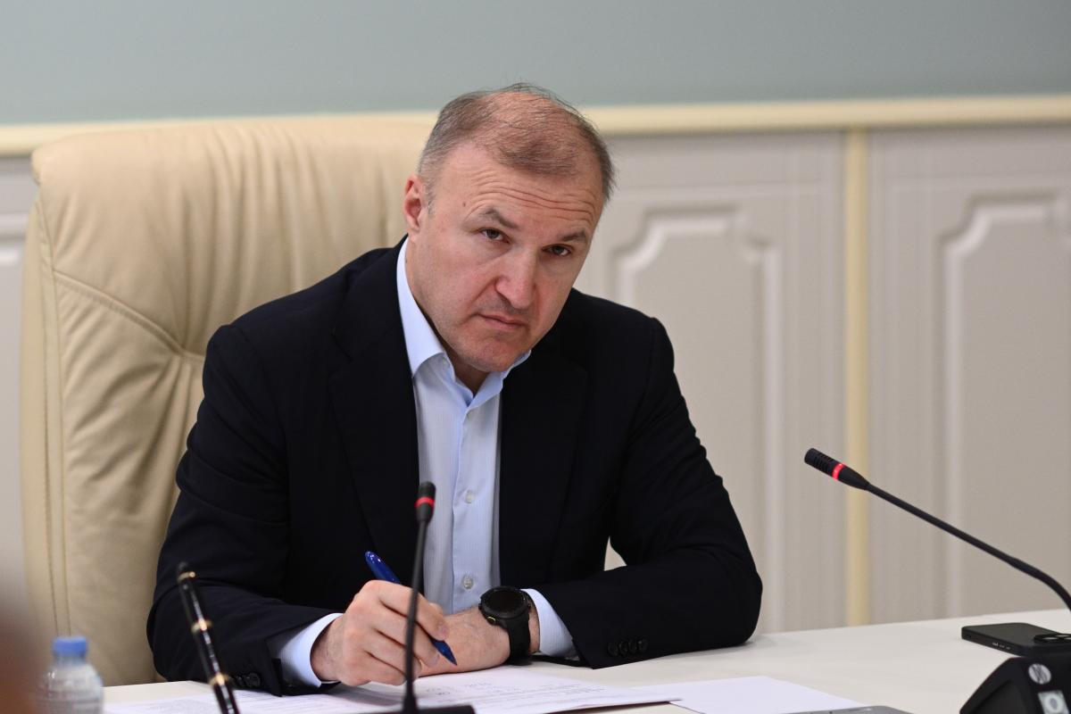 «Все наши шаги должны быть выверены»: Глава Адыгеи Мурат Кумпилов провел совещание по стабилизации ситуации с бензином в регионе