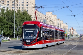 В Петербурге почти не строят полностью безопасных трамвайных остановок